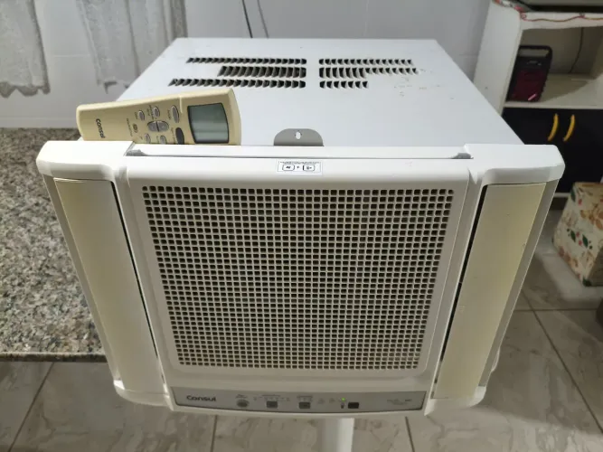 AR condicionado Consul 7.500 Btus, gelando bem.