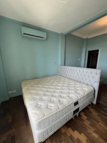 Cama com colchão King Size / KINGKOIL
