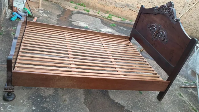 Cama de casal madeira maciça