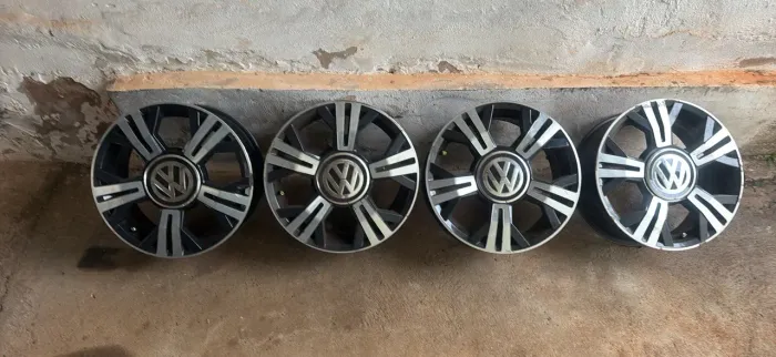 Vendo rodas up originais. R$ 2.000