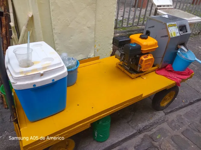Máquina de Caldo de Cana a Gasolina + Carrinho Completo - Pronta para Trabalhar