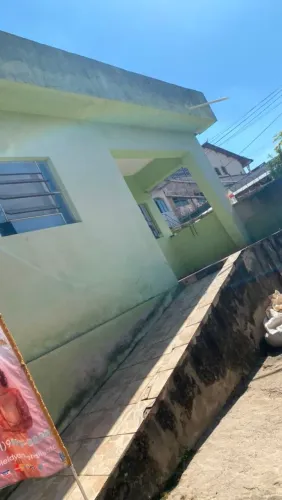 CASA CONSTRUIDA, BARRACAO NOS FUNDOS, QUINTAL GRANDE