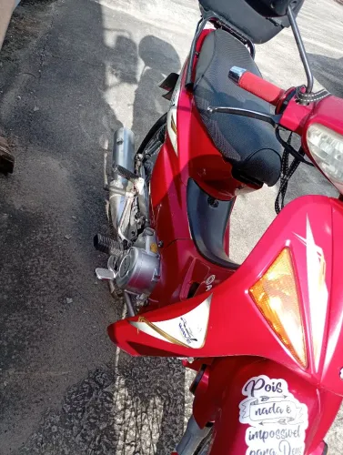 Moto cinquentinha da avelós toda em dias no meu nome