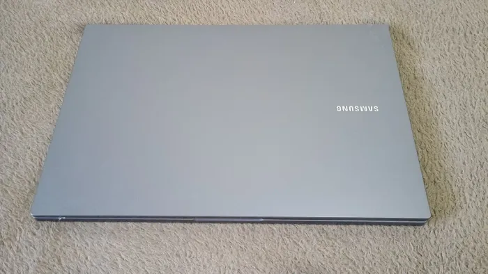 Notebook,,, Samsung,,,core i5,,,256gb,,,, semi novo ,,sem detalhes de uso ,,,.