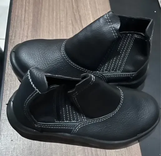 Bota com elástico