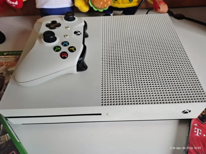 Xbox One S 500g - Console em Ótimo Estado + Controle e jogos