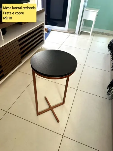 Mesa lateral redonda; preto / cobre