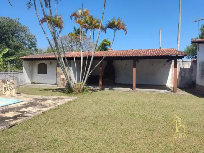 4 Casas com 6 dormitórios à venda, 1080 m² por R$ 600.000 - Vila Capri - Araruama/RJ