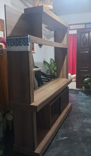 Estante Bem Conservada