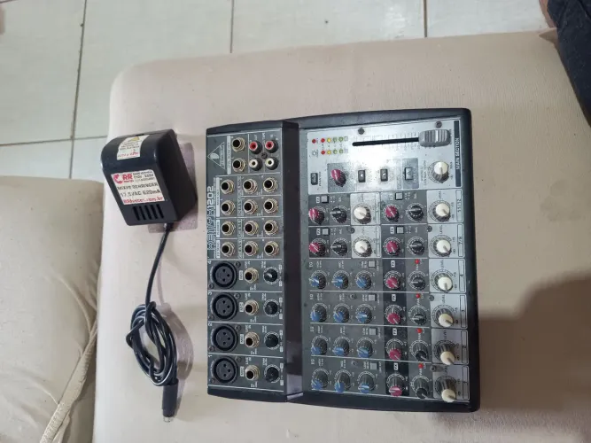 Mesa de som Beringer Xenyx 1202