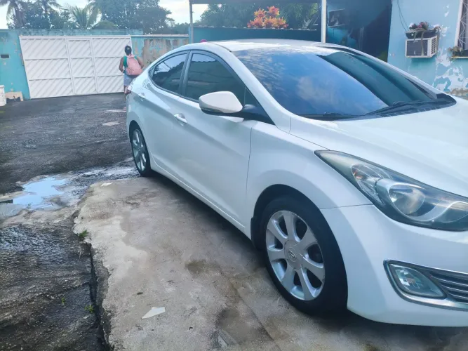 Hyundai Elantra GLS 1.8 16V Aut. 2013