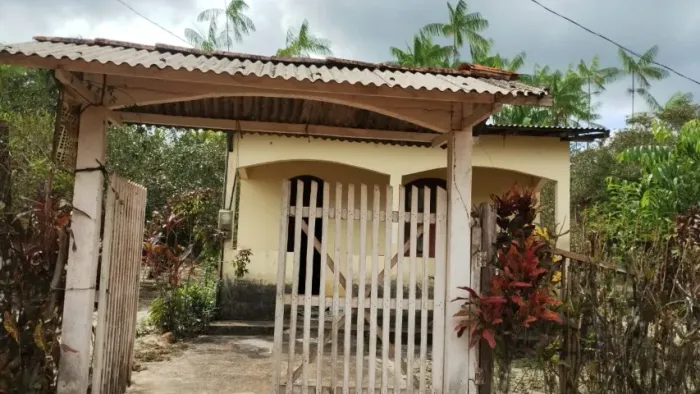 VENDO CASA NO MUNICIPIO DE VIGIA PA, ZONA RURAL CABECEIRA DO PEREIRA.