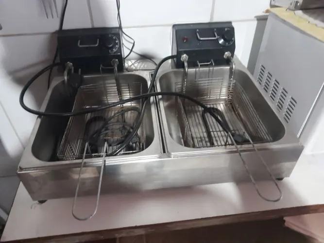 Fritadeira elétrica em bom estado