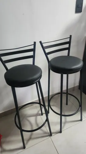 Vendo "02 banquetas" valor R$130,00<br> Qualquer coisa me chama no privado.
