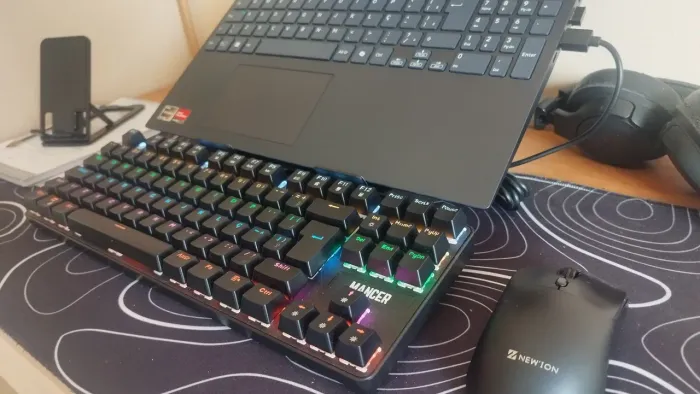 TECLADO MECÂNICO