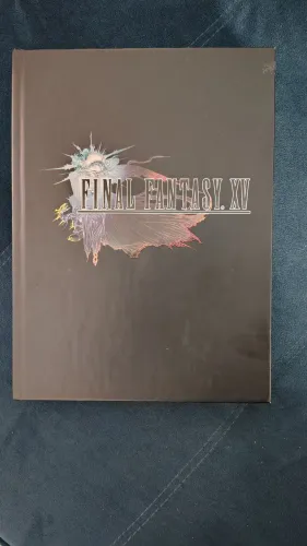 Guia Ilustrado Final Fantasy XV - Edição de colecionador em capa dura.