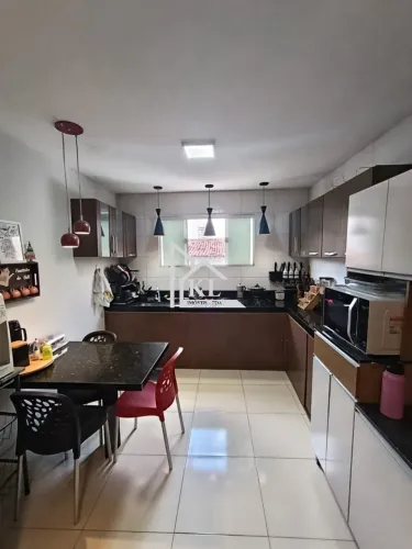 Perfeita Localização - Casa Dúplex - 4 Quartos - 185M2 - Barro Nova Parnamirim