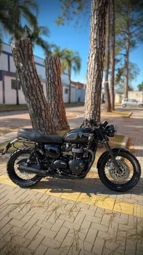 Triumph Bonneville T120 Black