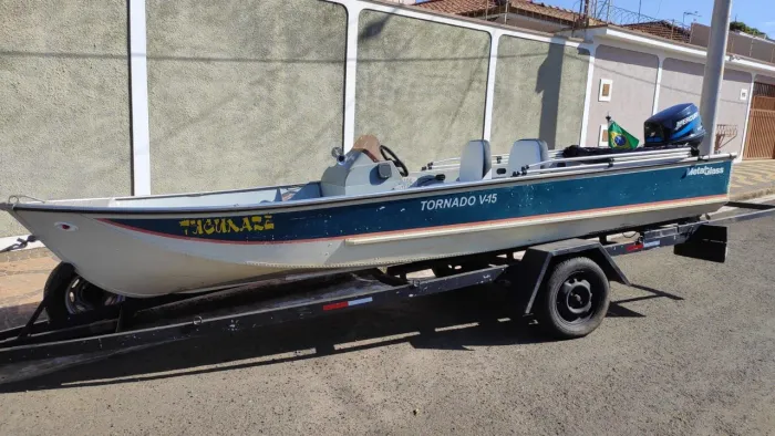 Barco Karibe Metal Glass