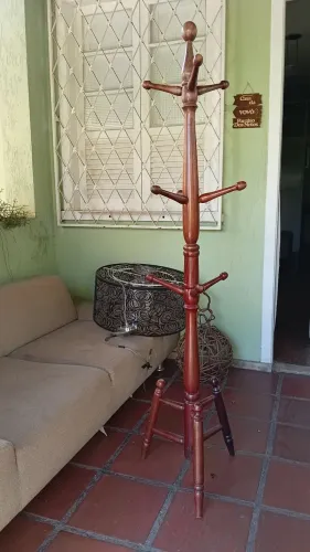 Cabideiro e luminária