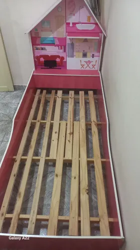 Cama e motoquinha infantil