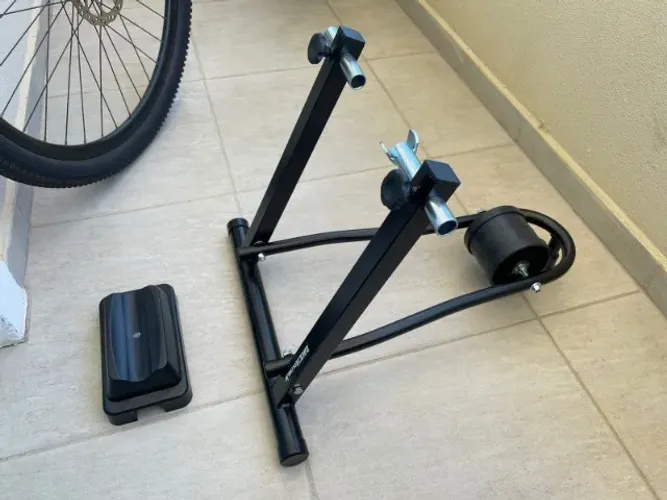 ROLO DE TREINO + SUPORTE PARA O PNEU