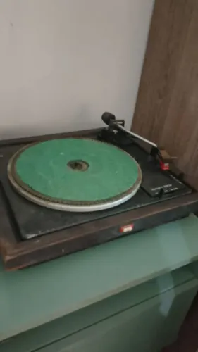 Vitrola Garrard 630s + 5 discos 