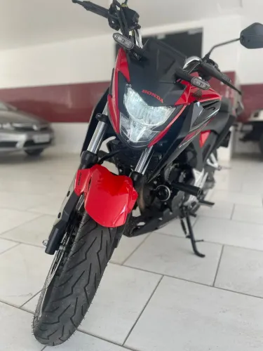 Moto CB300 estado de nova