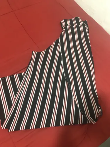 Pantalona listrada preta/ vermelha