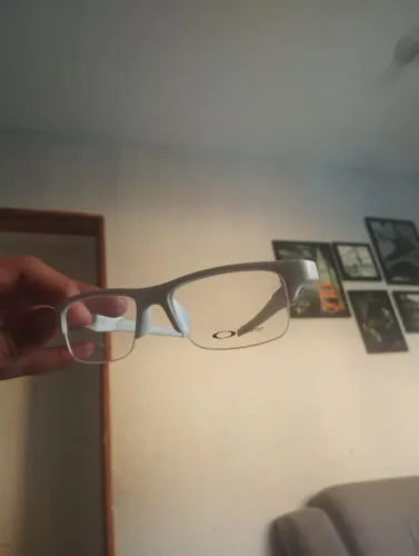 Oculos Oakley com lente de acrílico 