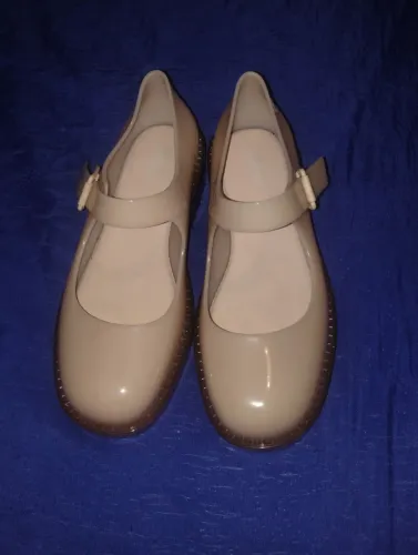 VENDO MELISSA NÚMERO 36 LINDA SÓ $ 30 REAIS