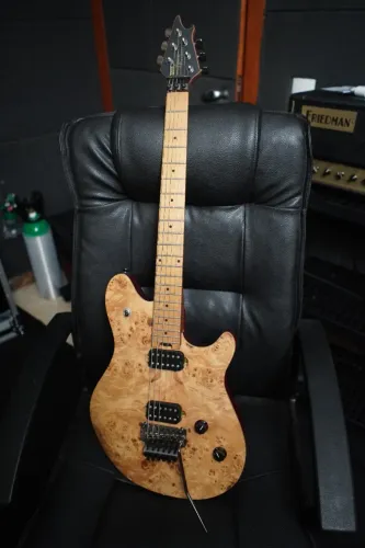 Guitarra EVH Wolfgang Standard Laurel Burl