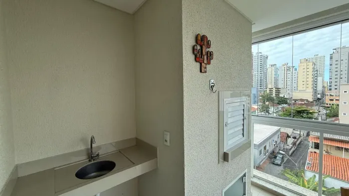 Apartamento - 2 dormitórios - 1 Suíte - localizado em Itapema / Meia Praia REF: DW650100