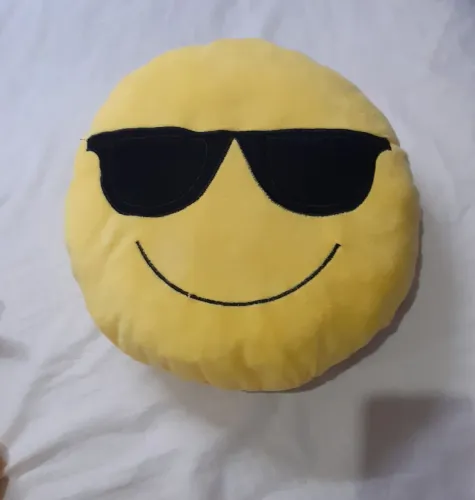 Almofada emoji e chaveiro