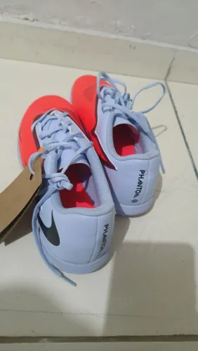 Chuteira society Nike Phantom número 40