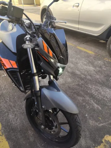 Moto Yamaha Fazer