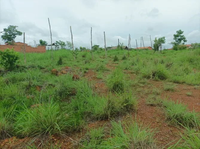 Vendo terreno na Mariol 10x30 próximo a avenida, troco por carro