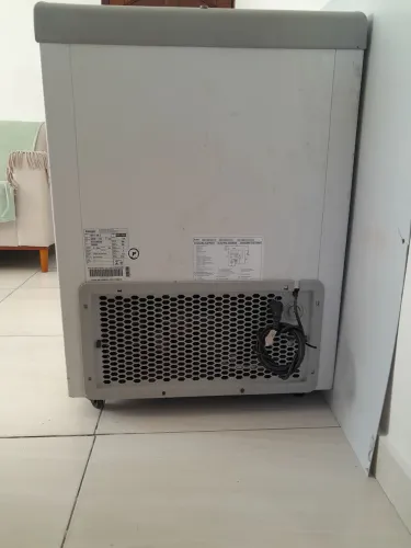Freezer Gelopar modelo ilha com tampo de vidro 410 litros 220v 
