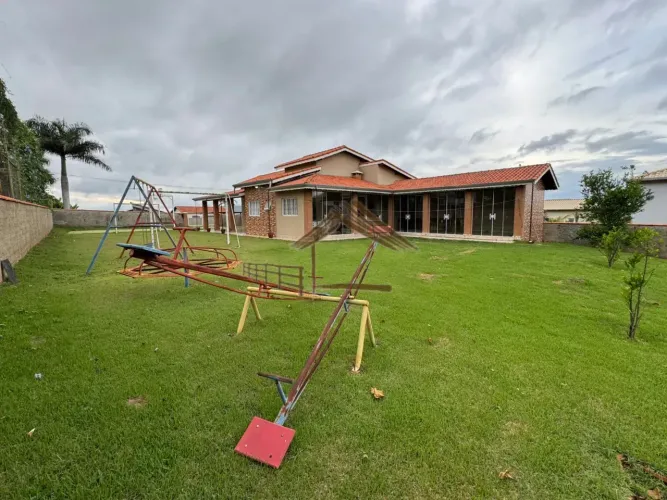 Linda casa em condomínio fechado com terreno de 1.000 m², 3 dormitórios e muito lazer