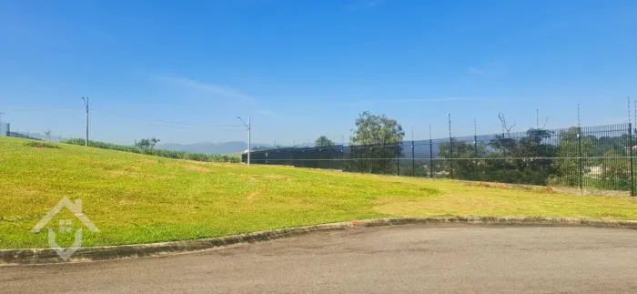 Terreno à Venda no Condomínio Santa Mônica em Caçapava - SP