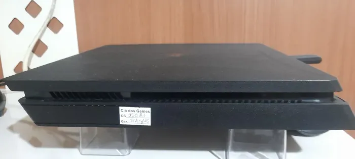 Vendo PS4 Slim 500GB seminovo e um Play 2 que vai junto disco ainda rodando CD e um