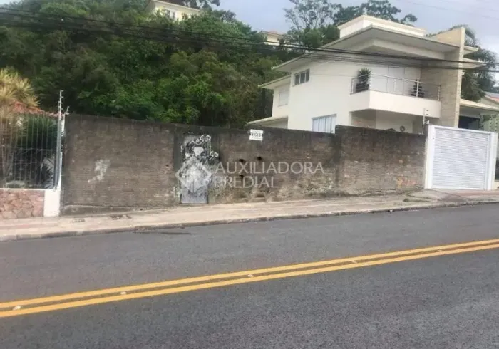 Terreno com 627m² em Coqueiros/Florianópolis