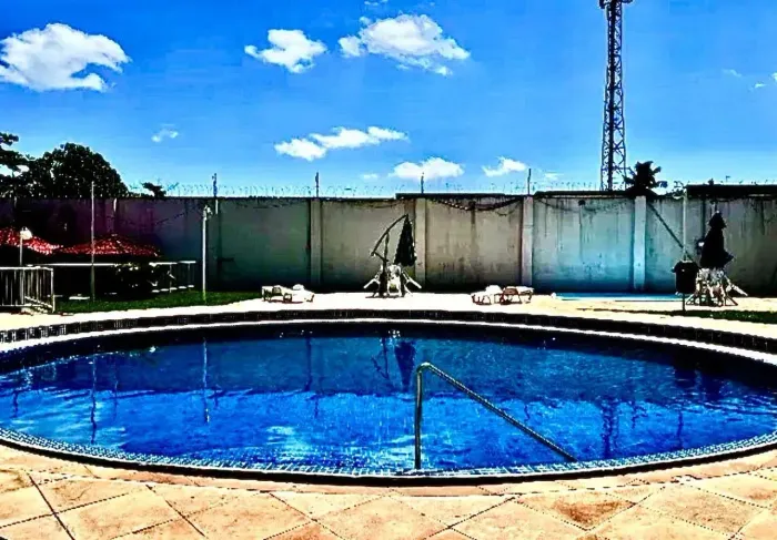 Vendo Lote no Cond. Park Ville, terreno com 200m² (10m x 20m), aréa de Lazer completa.