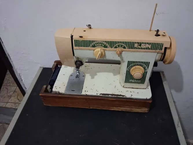 Máquina de costura Singer