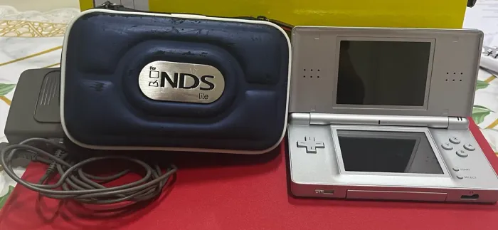 Nintendo DS Lite Prata Conservado + Case e Carregador Original