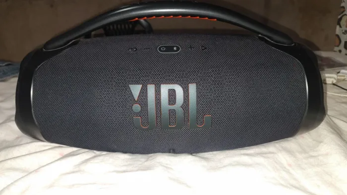 Vende-se bombox impecável