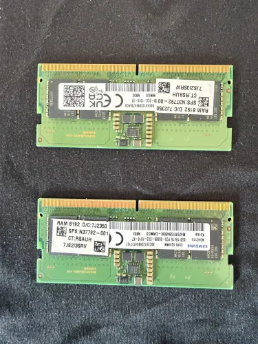 2 Memórias Samsung 8GB DDR5 4800MHz Notebook (16GB Total)