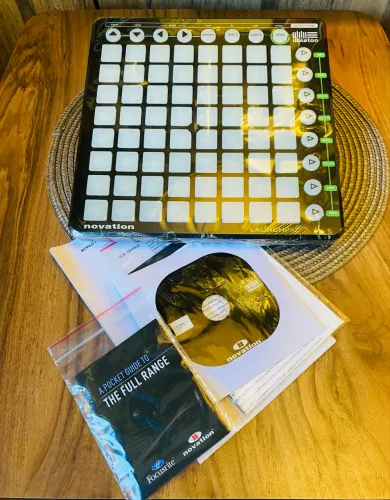Controladora MÍDI Novation Launchpad