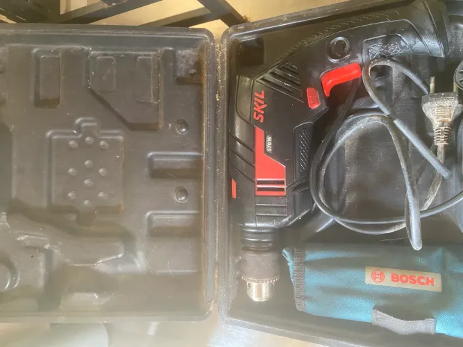 : Furadeira de Impacto Skil 570W + Estojo e Acessórios