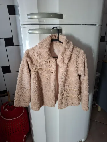 Casaco infantil Tam. 10 anos (Troco por carregador Samsung 25W preto)